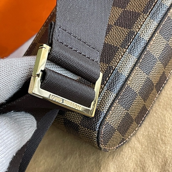 ❌❌SOLD❌❌Louis Vuitton Damier Ebene bodybag/ Bumbag - Picture 12 of 16